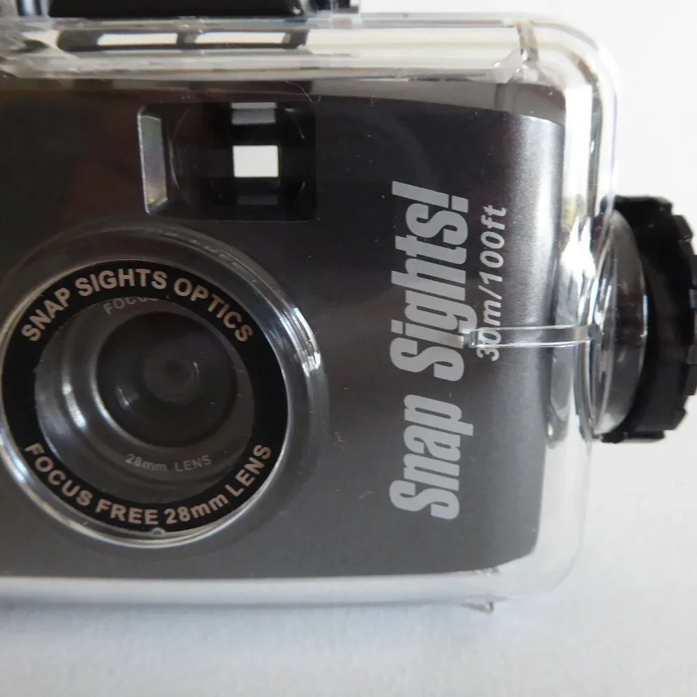 USED ONCE WATERPROOF SPORT UTILITY COMPACT 35mm CAMERA IN CASING